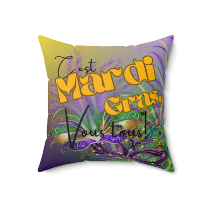 Back of pillow featuring French saying “C’est Mardi Gras Vous Tous!”